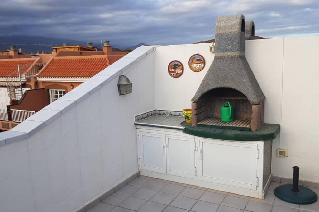 Private Apartment With Roof Terrace Arona  Exteriör bild